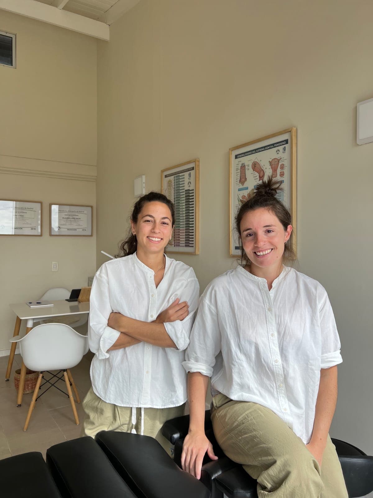 Sara y Mili, las dos osteópatas del consultorio